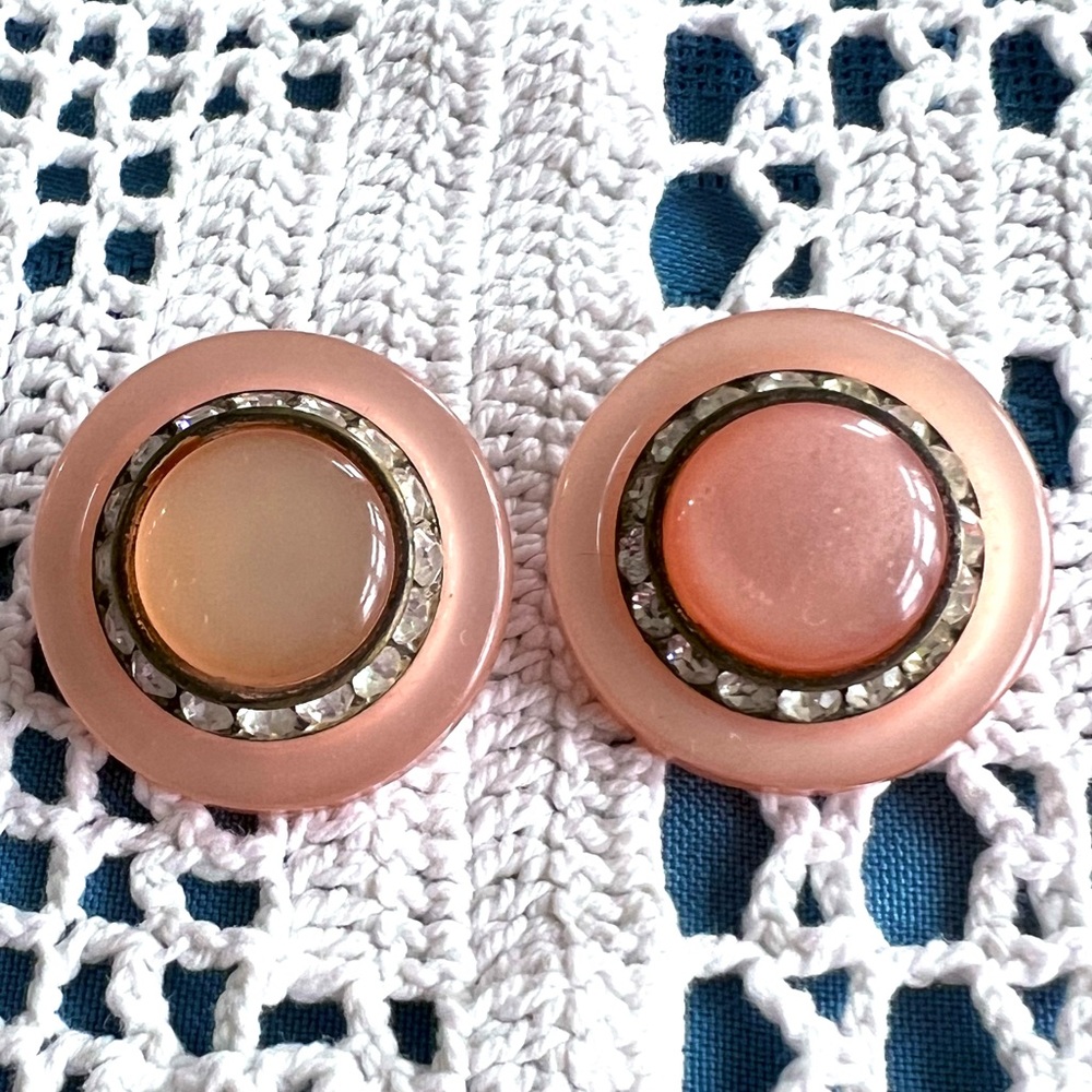 Vintage 1960s clip on Earrings